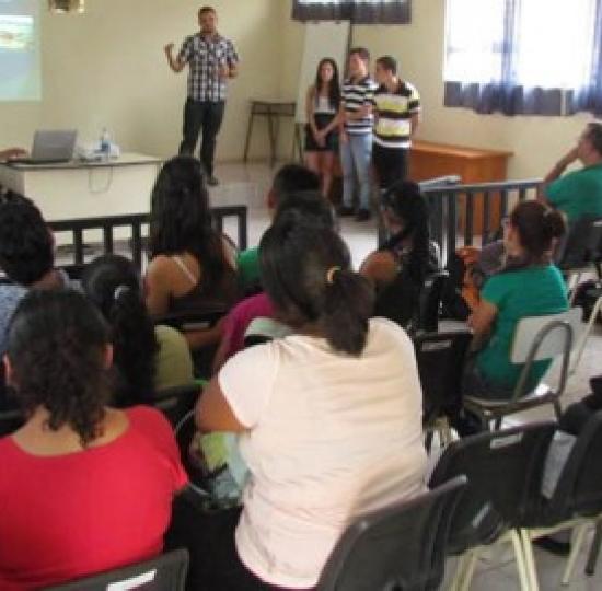 Carrera de Gestión de Recursos Naturales compartió experiencias en El Salvador