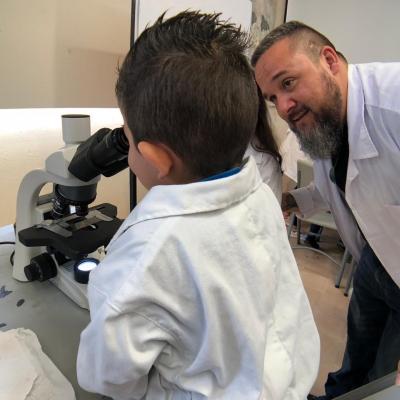 Prácticas de Laboratorio como Apoyo en Educación Biológica