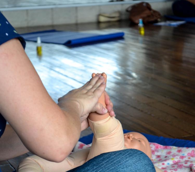 Estimulación Sensorial por medio del Masaje infantil